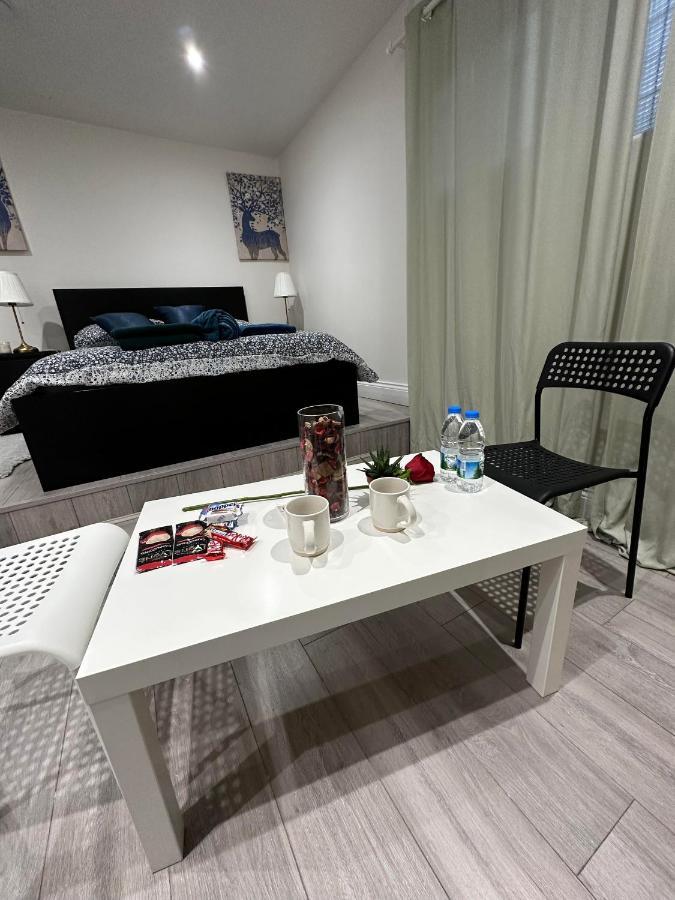 Charming Studio Apartment In لندن المظهر الخارجي الصورة