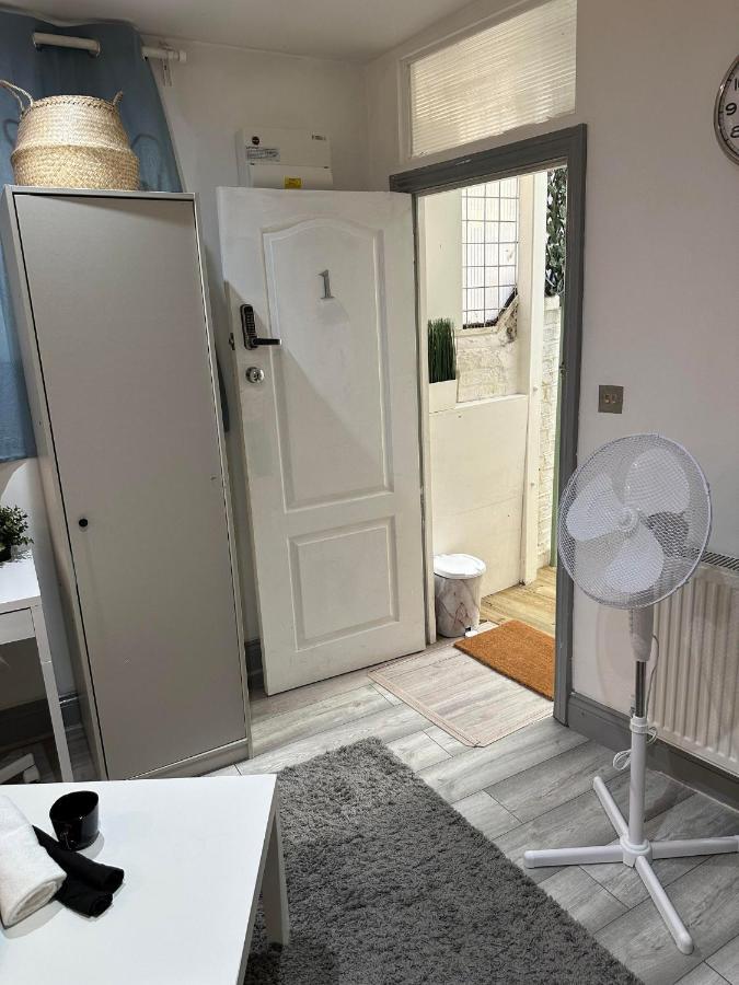 Charming Studio Apartment In لندن المظهر الخارجي الصورة